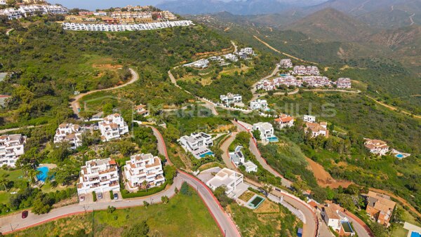 Luxury Contemporary Villa for Sale in La Mairena, Marbella East | Panoramic Sea and Mountain Views