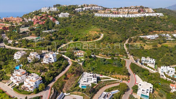 Luxury Contemporary Villa for Sale in La Mairena, Marbella East | Panoramic Sea and Mountain Views