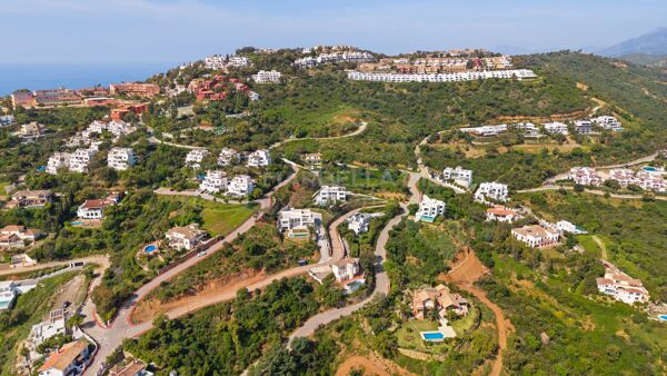 Luxury Contemporary Villa for Sale in La Mairena, Marbella East | Panoramic Sea and Mountain Views