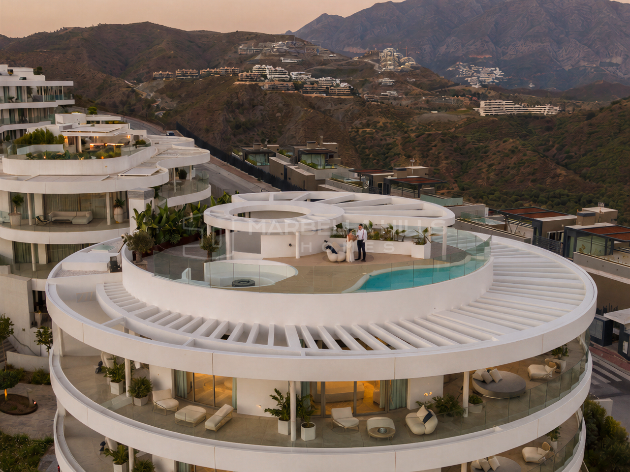 Penthouse de luxe à vendre à The View Marbella avec piscine privée et vues panoramiques