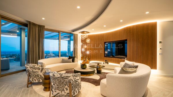 Exklusives Penthouse zum Verkauf in The View Marbella mit privatem Pool und Panoramablick