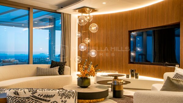 Exklusives Penthouse zum Verkauf in The View Marbella mit privatem Pool und Panoramablick