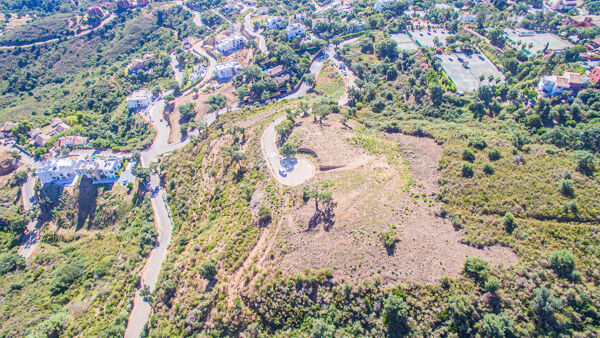 Investement Opportunity: Huge plot to build up to 9 Villas with panoramic views in La Mairena - Oj