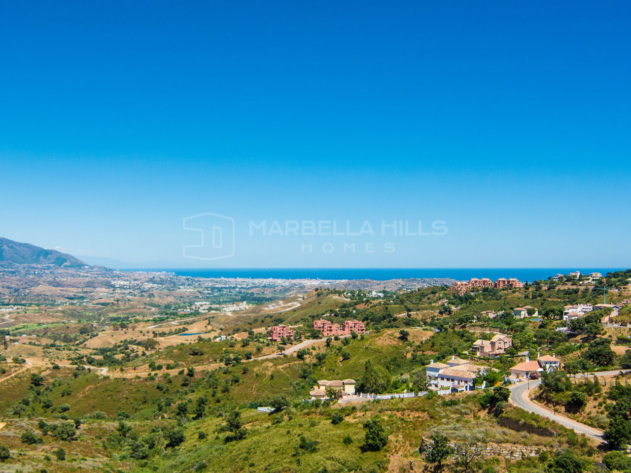 Investement Opportunity: Huge plot to build up to 9 Villas with panoramic views in La Mairena - Oj