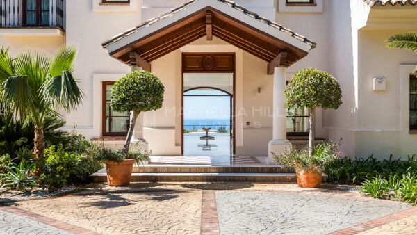Luxusvilla zum Verkauf in Los Picos de Nagüeles an der Goldenen Meile von Marbella mit Meerblick