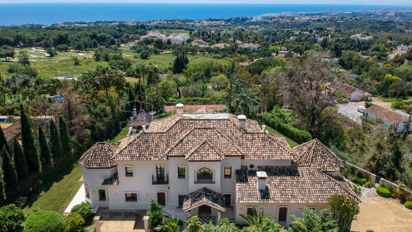 Luxusvilla zum Verkauf in Los Picos de Nagüeles an der Goldenen Meile von Marbella mit Meerblick