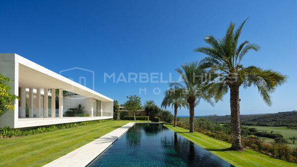 Espectacular Villa de 6 dormitorios en primera linea de golf y vistas al mar en Finca Cortesin - Casares