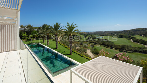 Neu gebaute Golfvilla mit 5 Schlafzimmern in erster Golflinie mit Meerblick in Finca Cortesin - Casares
