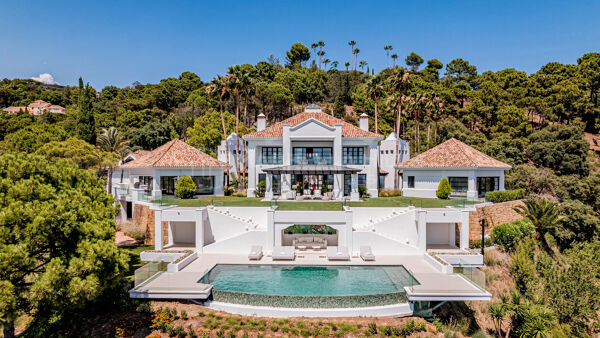 Majestueux manoir de 6 chambres entièrement rénové avec vue panoramique sur la mer à La Zagaleta - Benahavis