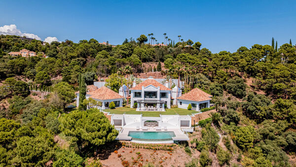 Majestueux manoir de 6 chambres entièrement rénové avec vue panoramique sur la mer à La Zagaleta - Benahavis