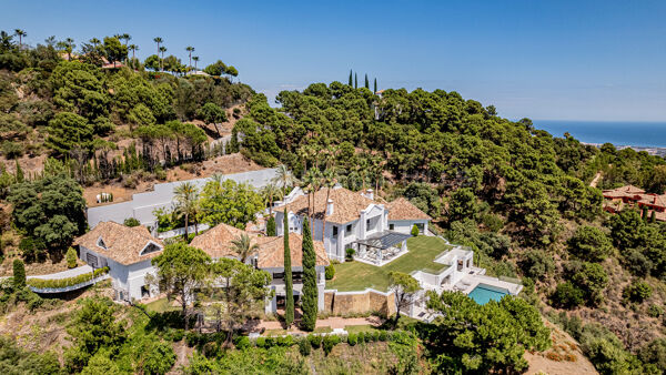 Majestueux manoir de 6 chambres entièrement rénové avec vue panoramique sur la mer à La Zagaleta - Benahavis