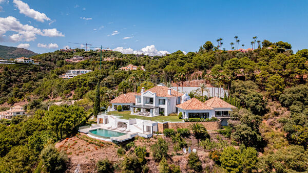Majestueux manoir de 6 chambres entièrement rénové avec vue panoramique sur la mer à La Zagaleta - Benahavis