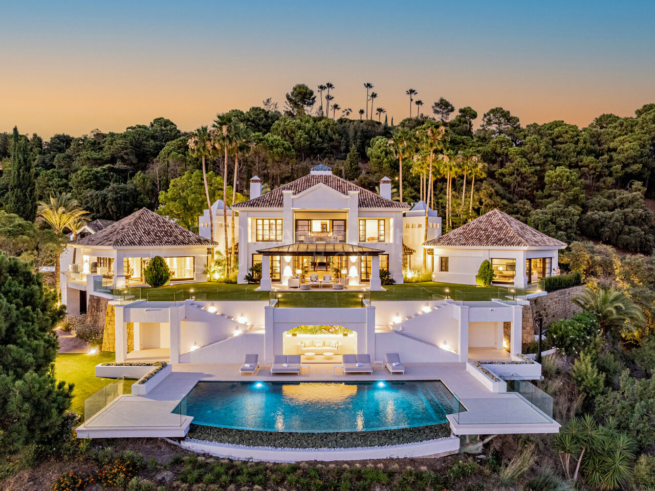 Majestueux manoir de 6 chambres entièrement rénové avec vue panoramique sur la mer à La Zagaleta - Benahavis