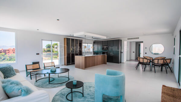 Contemporary Renovated Villa for Sale in La Mairena with Panoramic Views and Large Private Plot