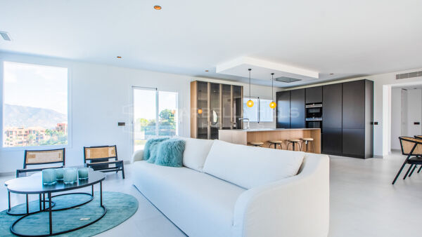 Contemporary Renovated Villa for Sale in La Mairena with Panoramic Views and Large Private Plot
