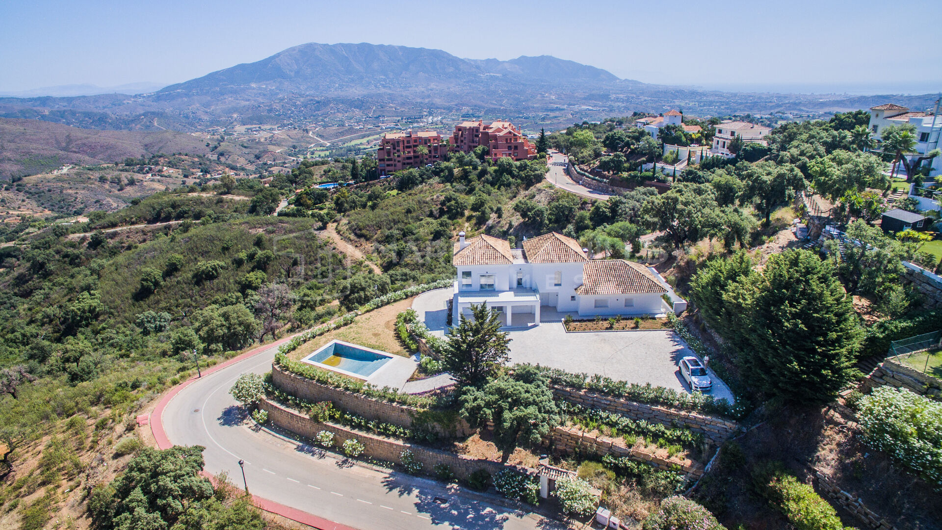 Contemporary Renovated Villa for Sale in La Mairena with Panoramic Views and Large Private Plot