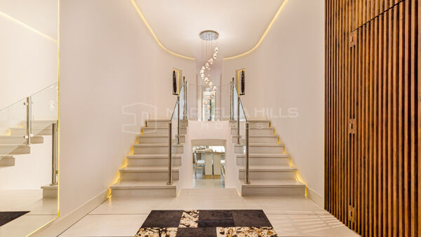 Stunning 3 bedroom duplex garden apartment with sea views in Grey D'Albion - Puerto Banus