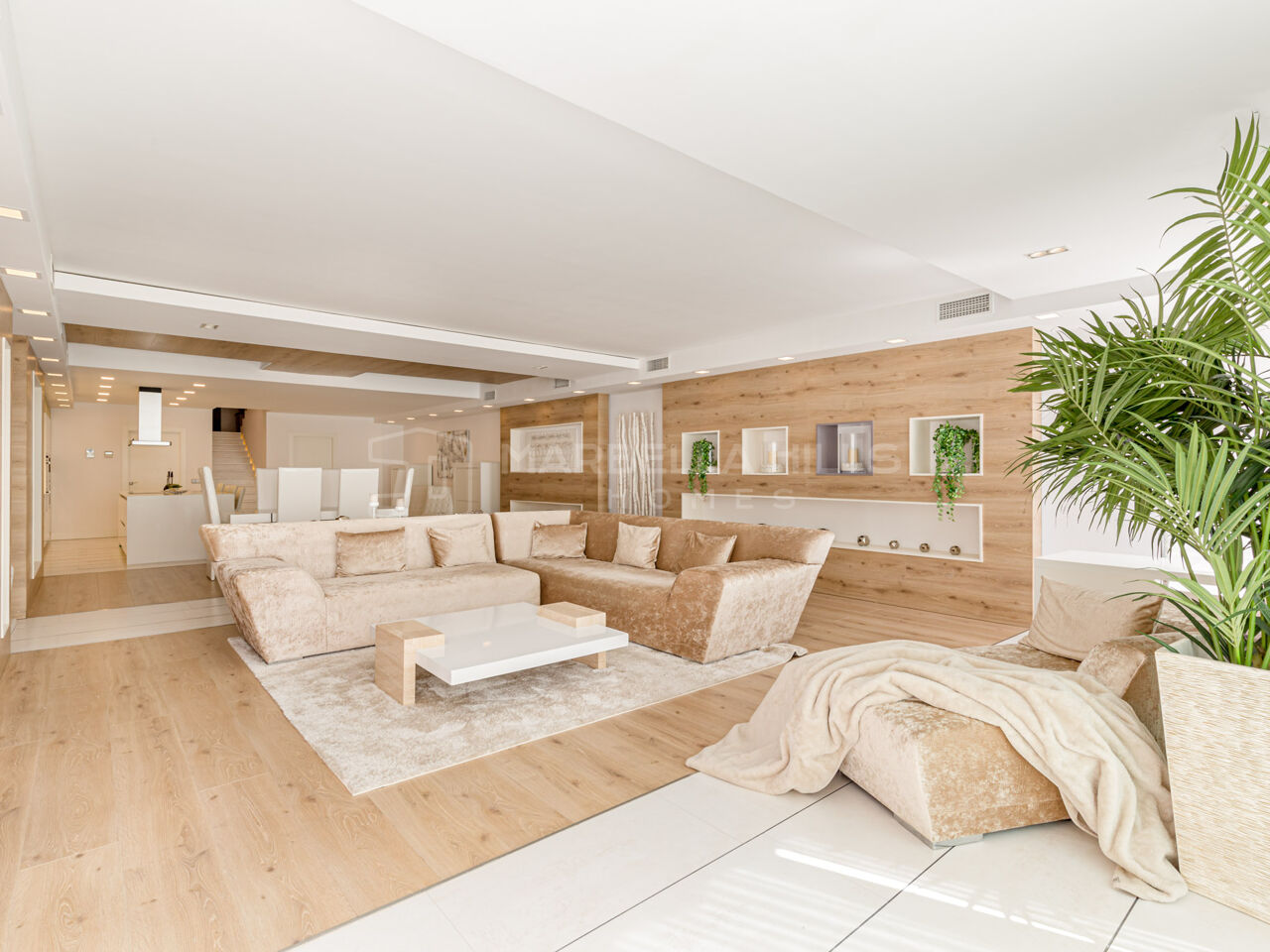 Impresionante apartamento dúplex de 3 dormitorios con jardín y vistas al mar en Grey D'Albion - Puerto Banús