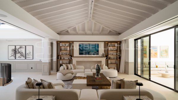 Villa moderna de 6 dormitorios en venta en Nueva Andalucía, Marbella, cerca de Puerto Banús