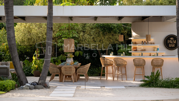 Villa moderna de 6 dormitorios en venta en Nueva Andalucía, Marbella, cerca de Puerto Banús