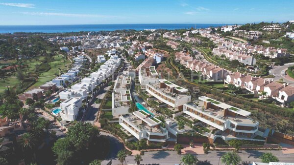 Maisons modernes exclusives de 4 chambres à El Campanario : votre retraite sereine sur le nouveau Golden Mile