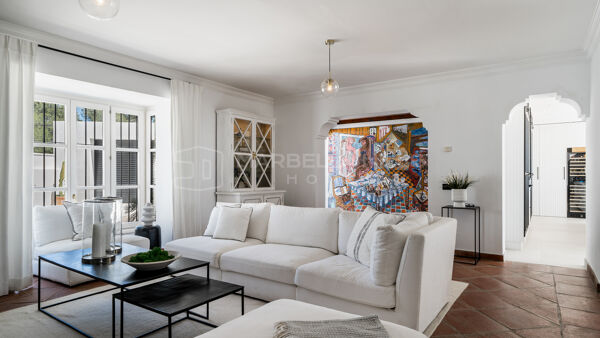 Traumhaftes Refugium: Luxuriöse 4 Schlafzimmer Villa mit Panoramablick und Pool in El Madroñal - Benahavis