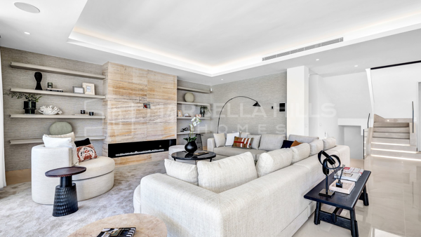 Exquisite 5 bedroom luxury villa with panoramic views in Marbella's Golden Mile
