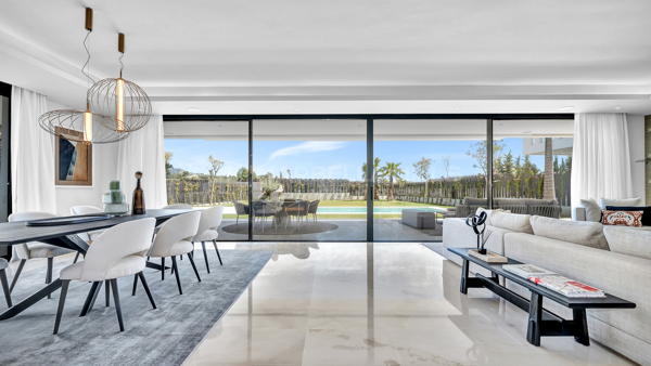 Exquisite 5 bedroom luxury villa with panoramic views in Marbella's Golden Mile