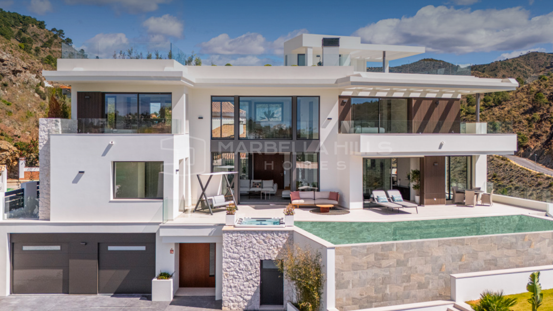 Elegant 6 Bedroom Villa for Sale in Lomas de la Quinta, Marbella | Sea Views and Gated Community