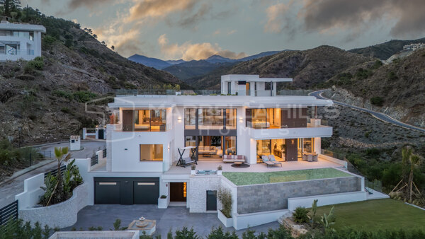 Élégante Villa de 6 chambres à vendre à Lomas de la Quinta, Marbella | Vue sur la mer et résidence sécurisée