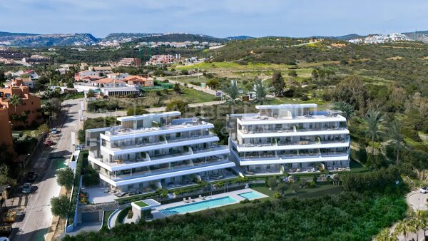 Vida mediterránea de lujo: apartamentos de 2 dormitorios en Estepona