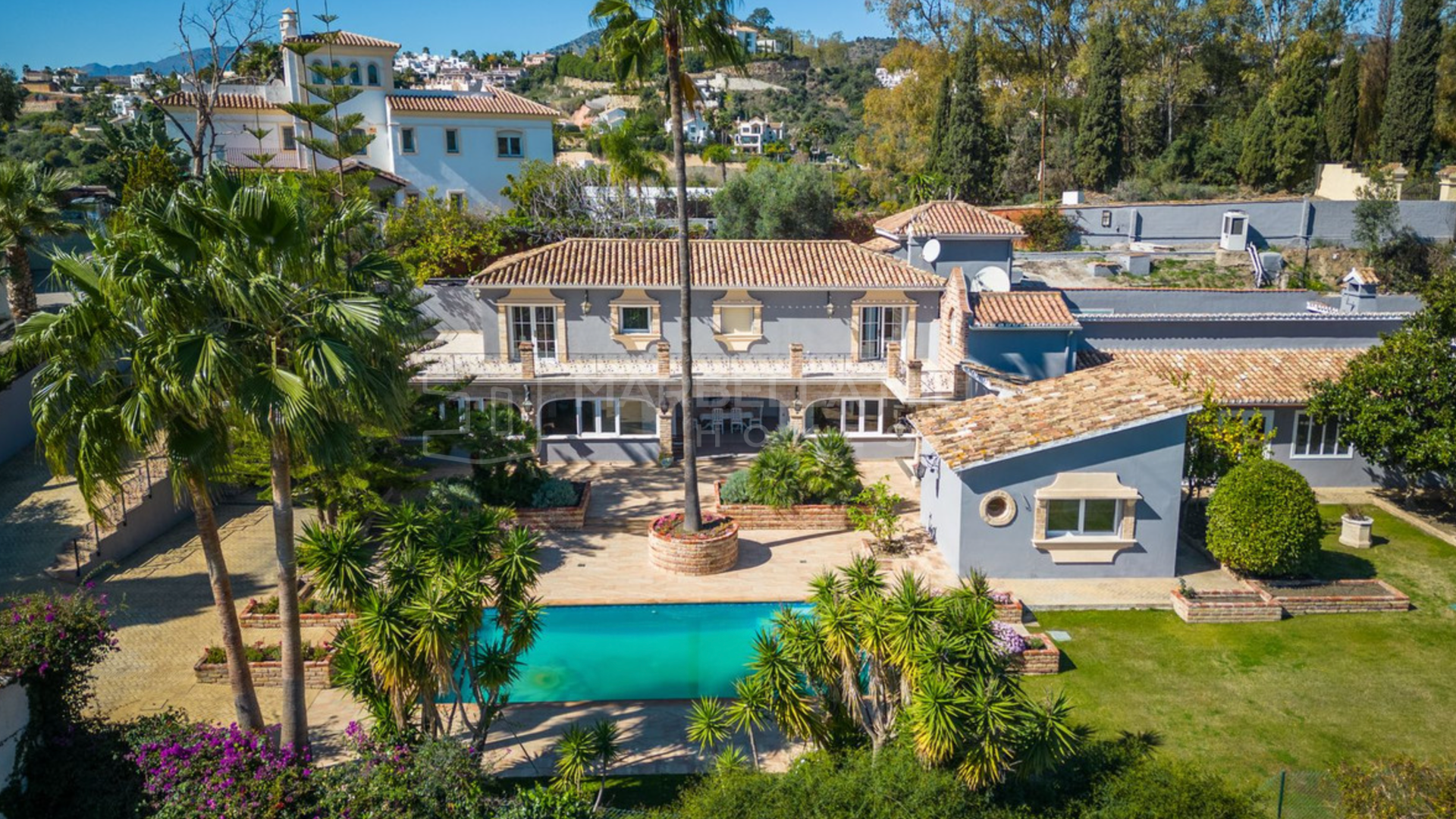 Luxueuse villa de 5 chambres avec une touche méditerranéenne et un grand potentiel dans un endroit calme à Fuente del Espanto, Benahavis