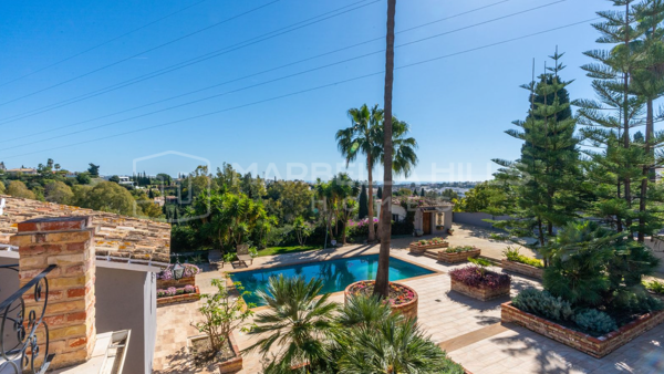Luxuriöse 5 Schlafzimmer Villa mit mediterranem Flair und großem Potenzial in ruhiger Lage in Fuente del Espanto, Benahavis