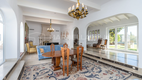 Luxuriöse 5 Schlafzimmer Villa mit mediterranem Flair und großem Potenzial in ruhiger Lage in Fuente del Espanto, Benahavis