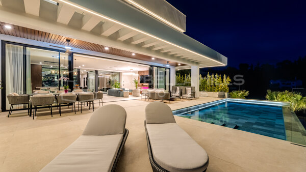 Luxury Villa for Sale in El Madroñal, Benahavís with Panoramic Sea Views, Spa, Indoor Pool & Smart Home Technology