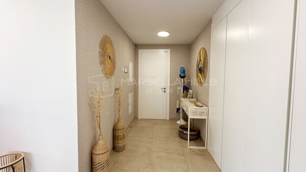 Modern 3 bedroom luxury apartment in El Campanario Hills with first class amenities - New Golden Mile