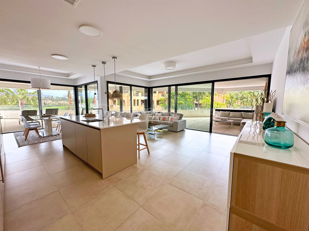 Appartement de luxe moderne de 3 chambres à El Campanario Hills avec des équipements de première classe - New Golden Mile