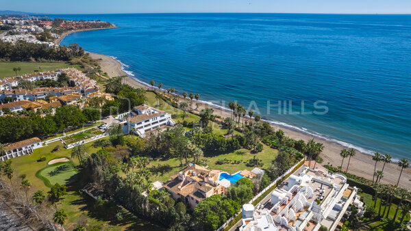 Mansion élégante en bord de mer avec 8 chambres et logement pour invités sur la Nouvelle Mille d'Or