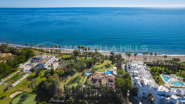 Mansion élégante en bord de mer avec 8 chambres et logement pour invités sur la Nouvelle Mille d'Or