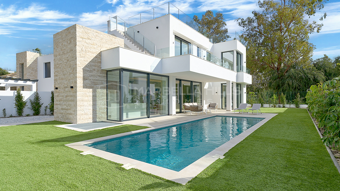 3 moderne Luxusvillen mit 5 Schlafzimmern zum Verkauf in Monte Biarritz, New Golden Mile – Estepona
