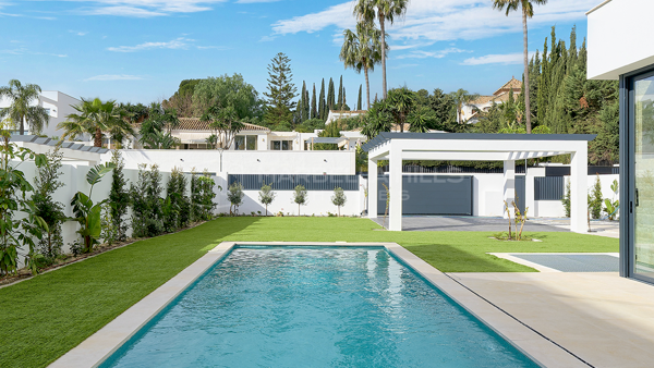 3 moderne Luxusvillen mit 5 Schlafzimmern zum Verkauf in Monte Biarritz, New Golden Mile – Estepona