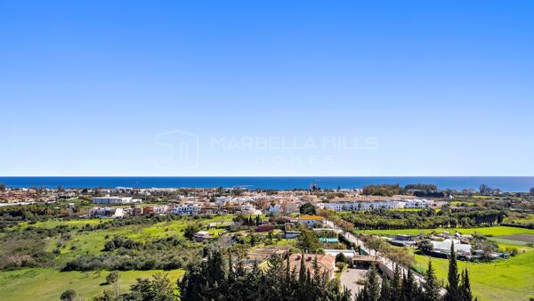 Villa moderna de lujo de nueva construcción con 5 dormitorios y vistas al mar en venta en la Nueva Milla de Oro - Estepona