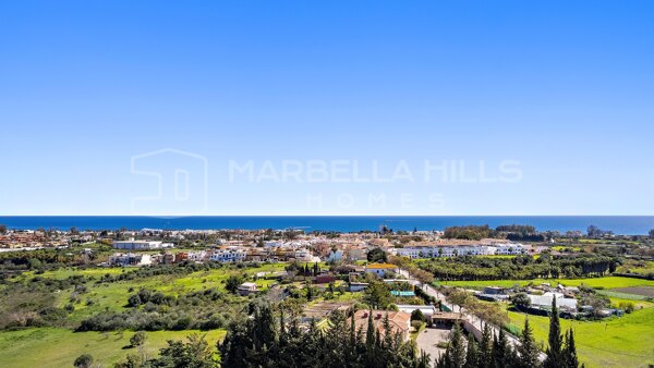 Villa moderna de lujo de nueva construcción con 5 dormitorios y vistas al mar en venta en la Nueva Milla de Oro - Estepona
