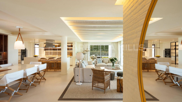 Meilleur emplacement à Marbella - Villa unique de 5 chambres en bord de mer sur le Golden Mile, Marbella