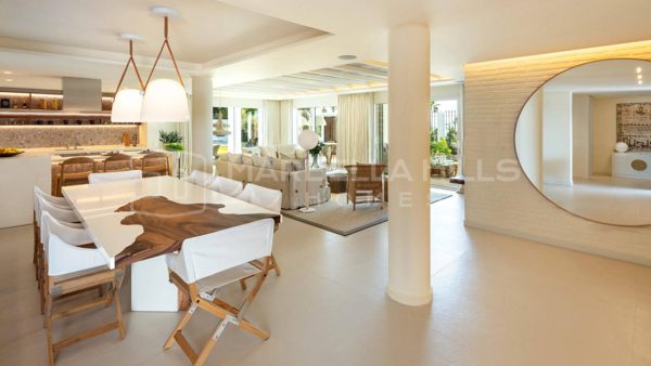 Meilleur emplacement à Marbella - Villa unique de 5 chambres en bord de mer sur le Golden Mile, Marbella