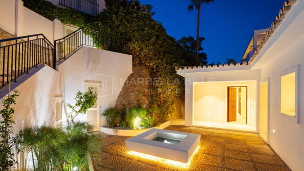 Meilleur emplacement à Marbella - Villa unique de 5 chambres en bord de mer sur le Golden Mile, Marbella