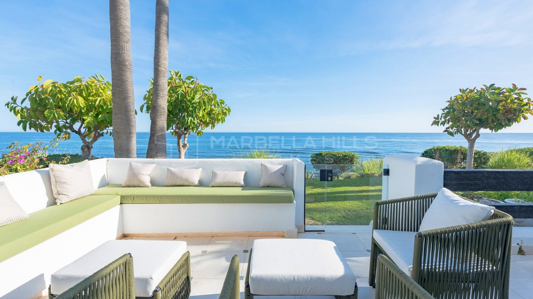 Fantastic 3 bedroom beach front garden apartment with sea views in the Marina of Puente Romano - Golden Mile