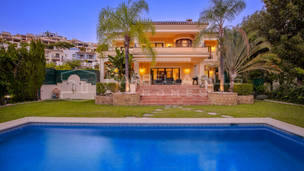 Timeless Andalusian style 6 bedroom Villa in Los Arqueros Golf - Benahavis