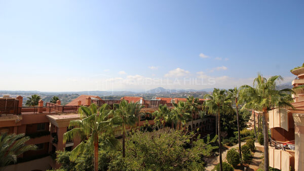 Prächtige 2-Schlafzimmer-Wohnung mit Panoramablick auf das Meer in Magna Marbella - Nueva Andalucia