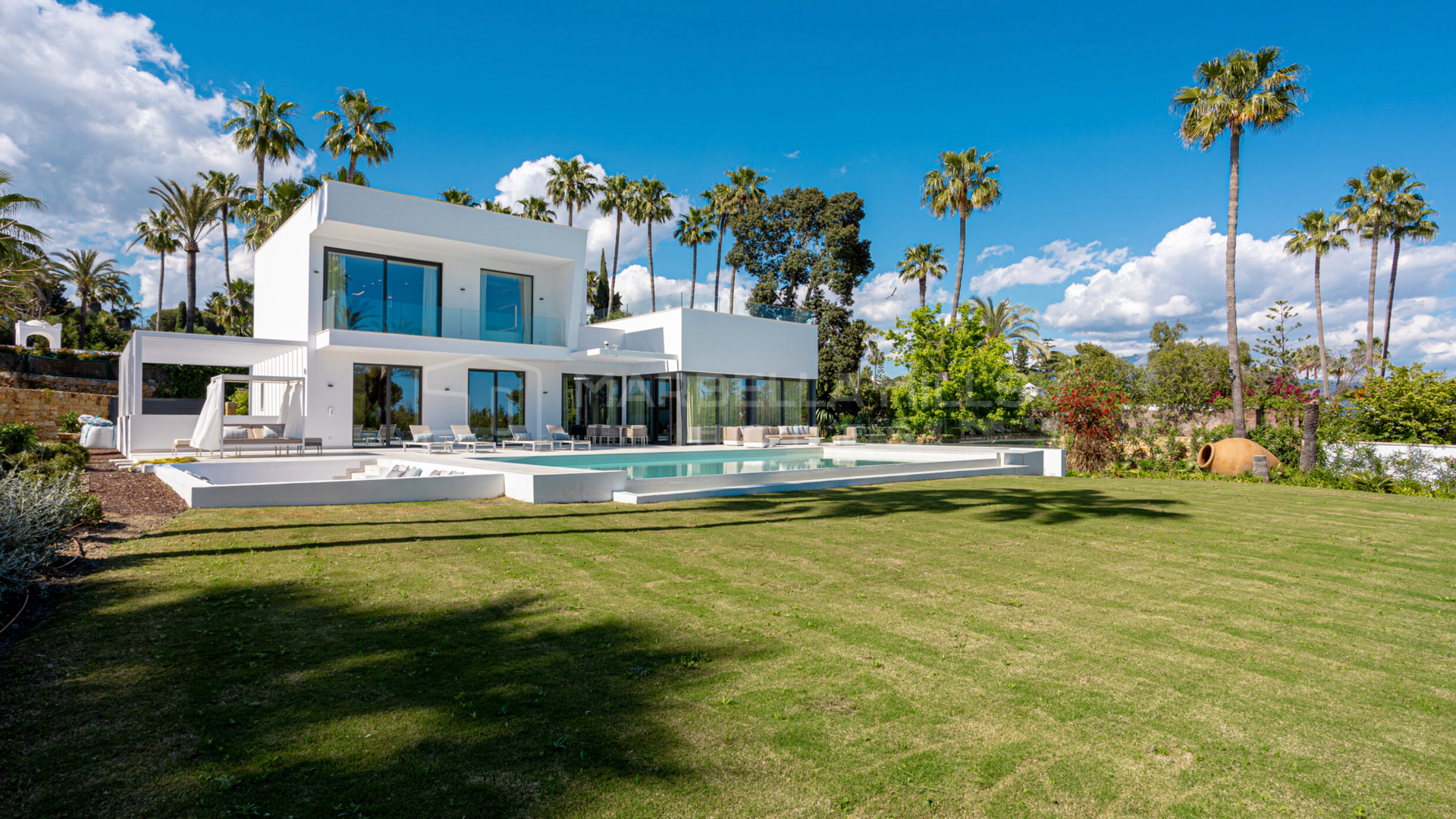 Beautiful 4 bedroom contemporary Villa in El Paraiso Alto - Benahavis